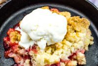 Blissful Strawberry Rhubarb Crumble