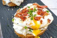 The Ultimate Breakfast Toast: Creamy Cottage Cheese, Runny Egg, and Crispy Bacon