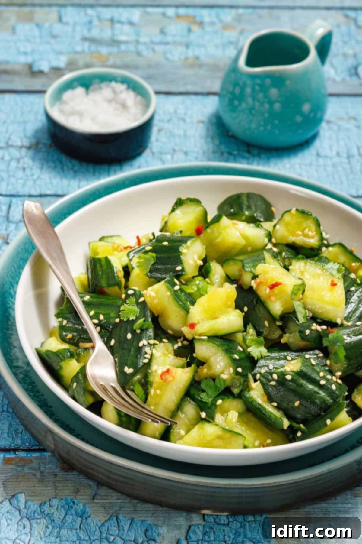 Zesty Smashed Cucumber Salad 1 featured 81315