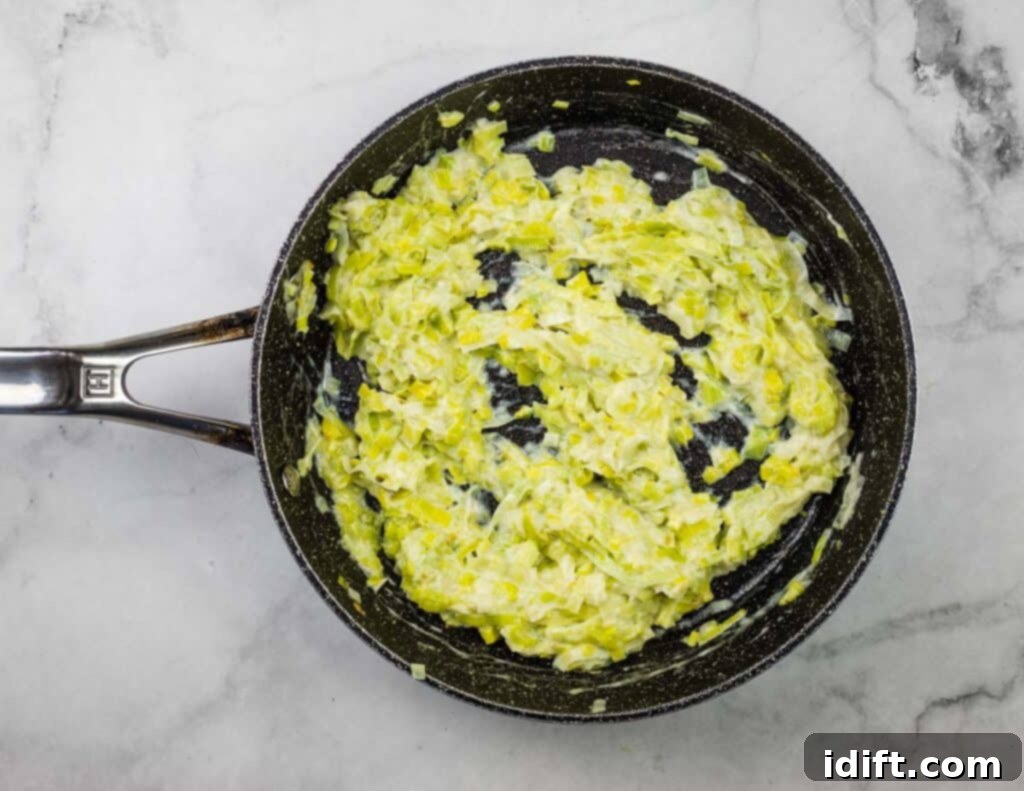 A frying pan filled with creamed leeks.