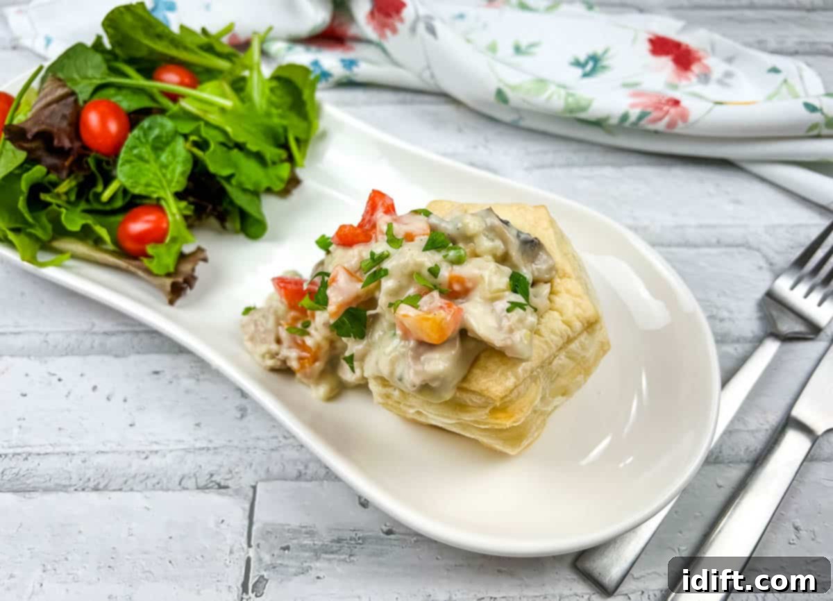 A comforting plate of Turkey à la King served with a fresh green salad, highlighting the creamy sauce and tender turkey.